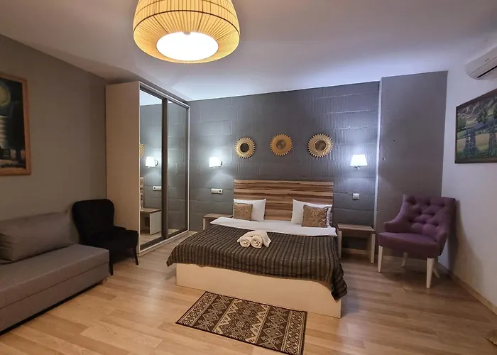 Mini Hotel On Demiivska