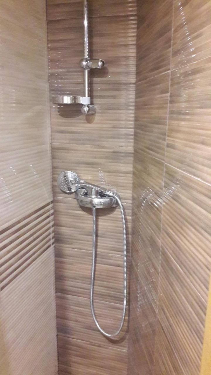 Mini On Demiivska Kiew